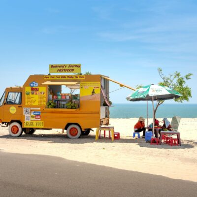 Para a cultura do milho verde e do mate nas praias cariocas, esses elementos representam mais que simples alimentos ou bebida