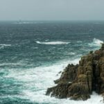 Para escolher os melhores aplicativos de tábua de maré e previsão do tempo, considere opções como Surfline, Windy, AccuWeathe