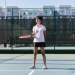 Para iniciar no Beach Tennis, é fundamental conhecer as regras básicas, como pontuação (15-30-40-game), saque por baixo e a p