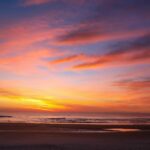 Para Califórnia e Flórida: um comparativo das praias dos EUA, a Califórnia oferece praias com paisagens dramáticas, falésias