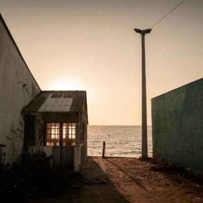 Para escolher a praia ideal em Florianópolis, considere seu perfil: famílias preferem Jurerê e Daniela; surfistas buscam Joaq