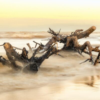 Para encontrar as melhores praias do Rio de Janeiro fugindo da Zona Sul, explore opções como Prainha, Grumari, Joatinga e a B