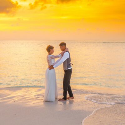 Para encontrar as melhores praias para Lua de Mel e os top 5 destinos românticos, considere lugares como Maldivas, Bora Bora,