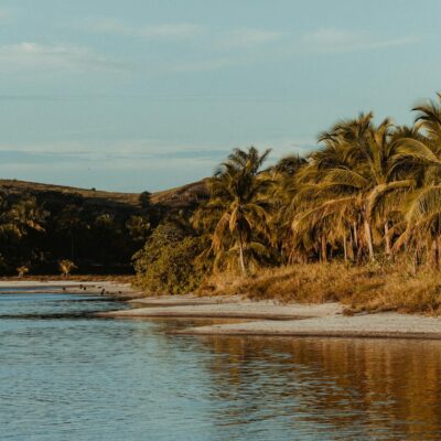 Para quem busca praias desertas na Bahia e anseia por sossego, destinos como Garapuá, Taipu de Fora, Algodões, Itacarezinho e