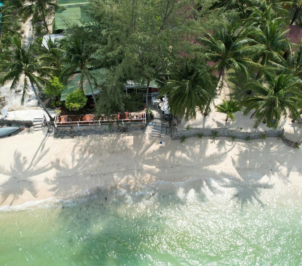 Para descobrir as praias na Tailândia e planejar seu guia definitivo das ilhas, é essencial explorar destinos como Phuket, Ko