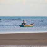 Para explorar as praias do Maranhão, Piauí e Ceará através da Rota das Emoções, planeje uma viagem que contemple a diversidad